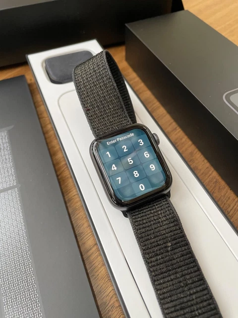 Apple Watch Nike+ Series 4 - 44mm case in Space Grey with Black Sport Loop