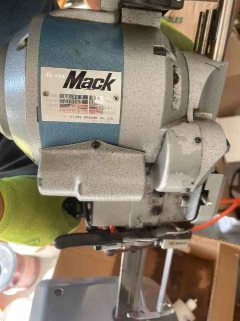 KM Mack KS-AUV Cloth Cutting Machine