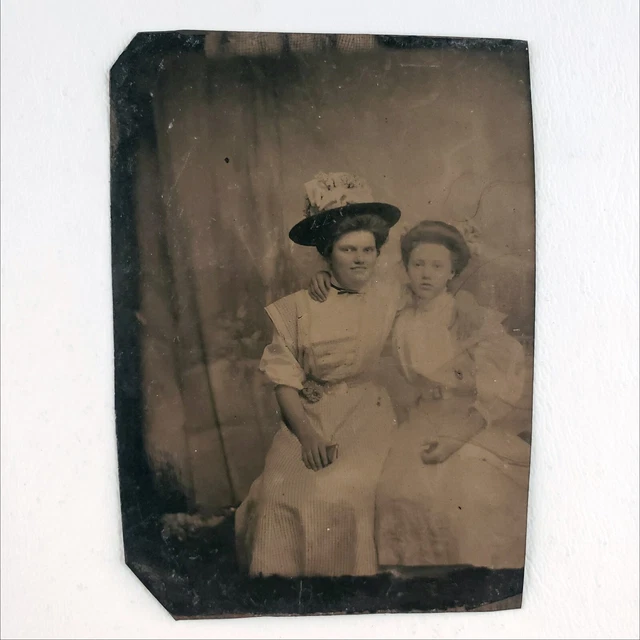 Tintype Photo Pretty Girls Hugging c1870 Antique 1/6 Plate Embracing Women A2789