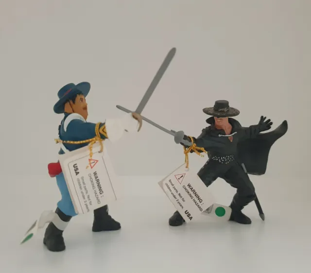 ZORRO et Sergent GARCIA - lot de 2 figurines neuves PAPO 2000  8/9 cm de hauteur