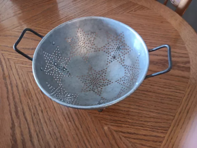 Vintage Kitchen Strainer Colander Aluminum 7 Star Pattern 9" Footed Farmhouse