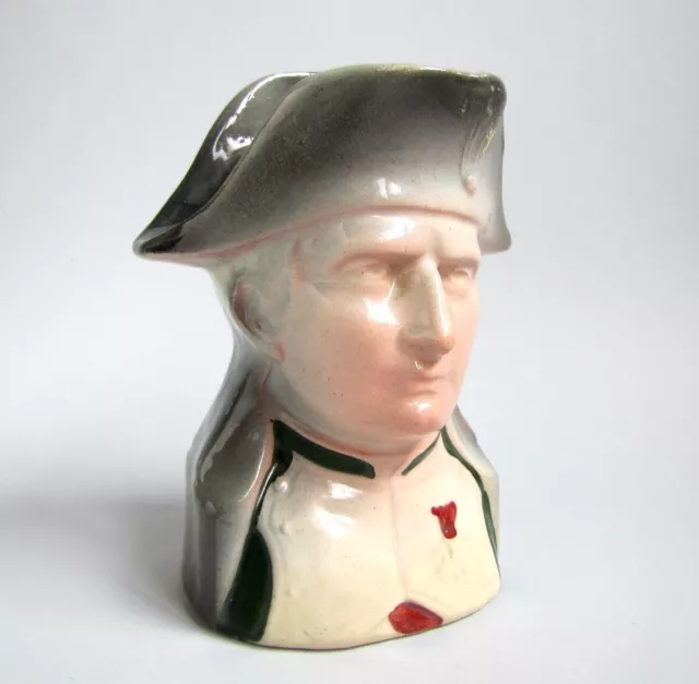 Napoléon Bonaparte Petit Vase en Barbotine