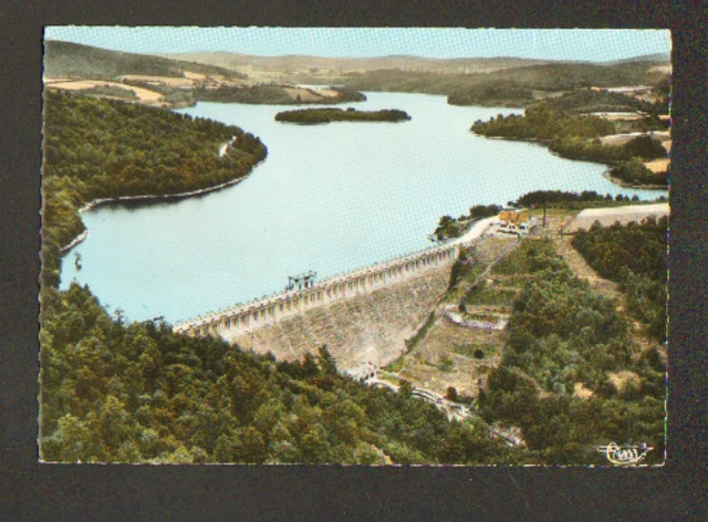 Prés de LORMES (58) BARRAGE du BOIS DE CHAUMECON en vue aérienne en 1969