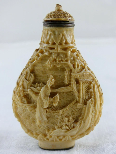 02) Tabatière / Flacon A Parfum En Résine Sculptée Chine Signature A Identifier