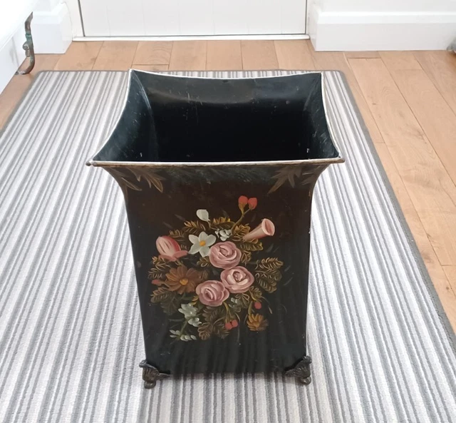 Hermoso cubo de papel de maceta de metal Toleware negro y floral