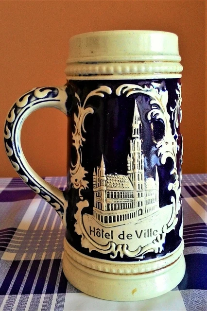 Antigua Jarra De Cerveza Alemana Con Dibujos En Relieve