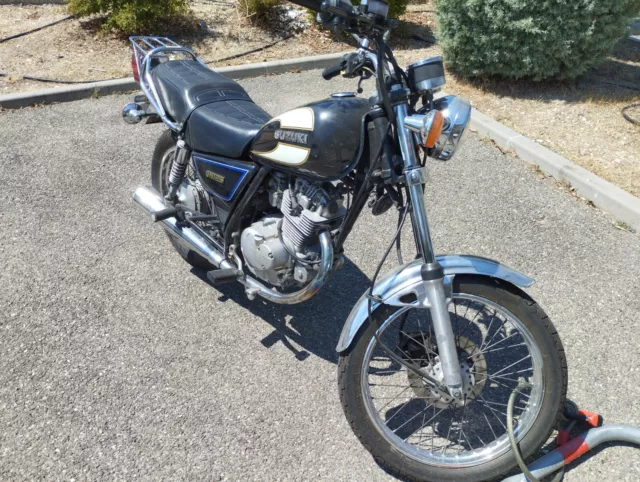 Vends - Pièces détachées - Moto complète 125 cm3 - Suzuki GN - 1998