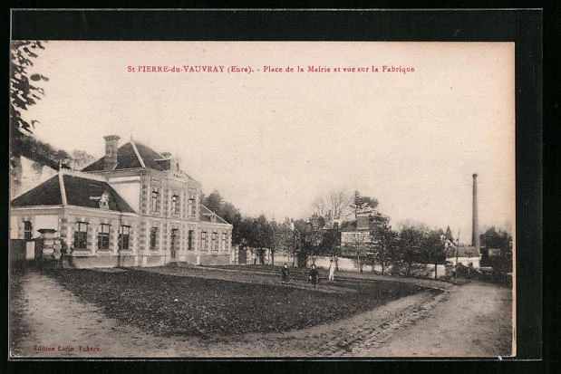 CPA St-Pierre-du-Vauvray, Place de la Mairie et vue sur la Fabrique