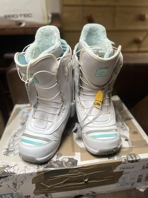 Burton Emerald   Ladies Snowboard Boots size 4 UK