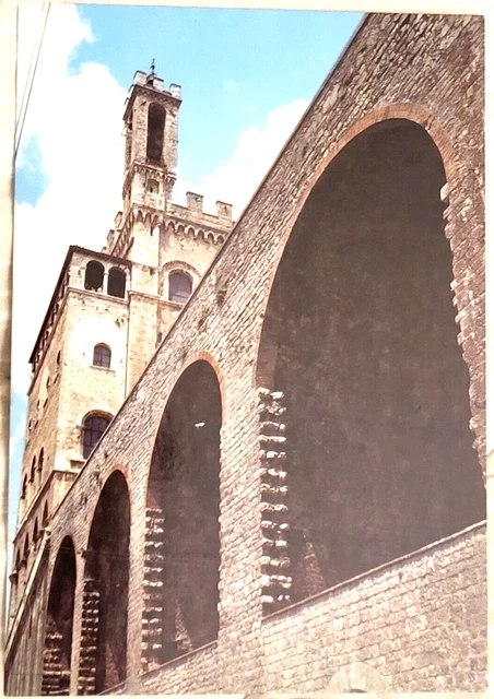 CARTOLINA  GUBBIO  PALAZZO DEI CONSOLI SCORCIO DAL BASSO (non viaggiata)