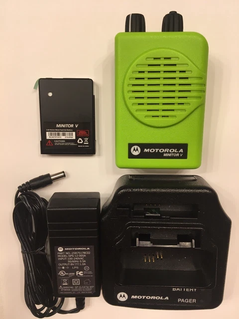 MOTOROLA MINITOR V (5) VHF HIGH BAND PAGERS 159-167 MHz APEX GREEN SV 2F w/CHGR