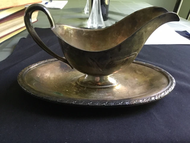 Silver Plated  Gravy  Boat handled with Underplate  WiM Rogers VANDALE #1118