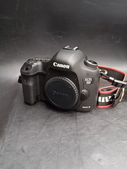 Canon EOS 5D Mark III 22.3MP Digital SLR Camera Body w/ charger