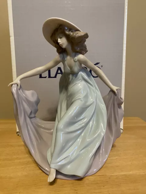 Lladro May Dance #5662 Retired