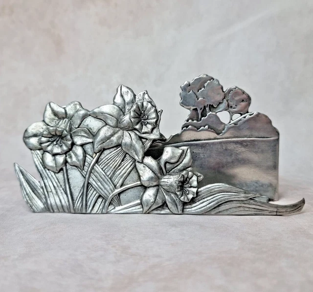ENSEMBLE PORTE COURRIER boite à timbres en bronze ou en laiton ?décor