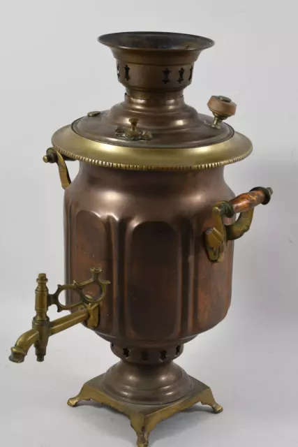 B18B07 - Samovar antiguo, latón y cobre