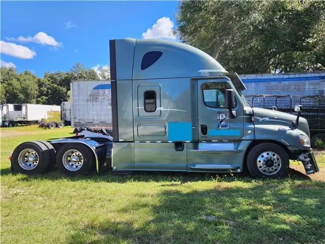 2018 Freightliner Cascadia DD15 Automatic -Needs High pressure Fuel Pump
