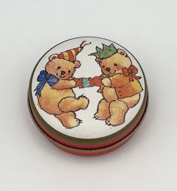 Vintage Pillendose Zwei Teddybären beim Feiern Blechdose Bär Box Rot RAR #1395 2