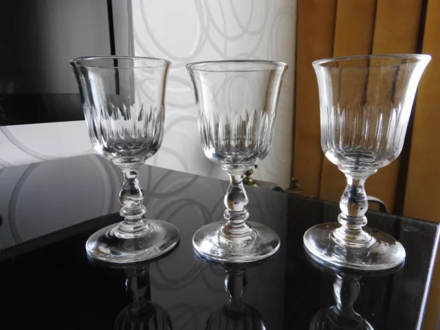 3 ANCIENS VERRES A VIN BLANC EN CRISTAL DE BACCARAT modèle TULIPE Ht 11,8 cm