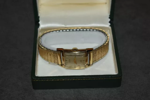 VINTAGE ELGIN MEN'S 10K GOLD 19 JEWEL, WRIST WATCH.  1940's. WORKING, NO RESERVE