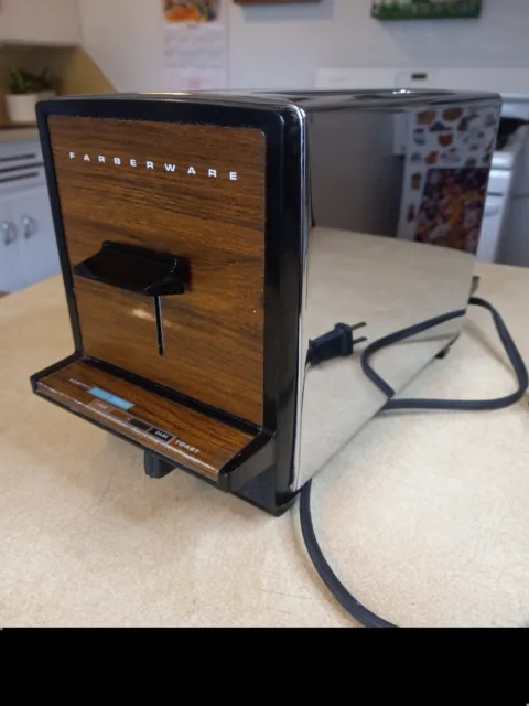 https://www.picclickimg.com/L~wAAOSwO4pkVYbw/Vintage-Farberware-2-Slice-Toaster-292-Chrome-WoodGrain-Mid.webp