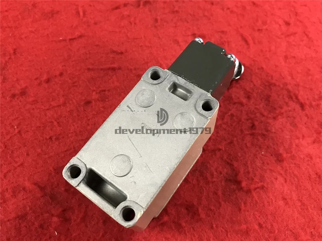 1 pz interruttore limite WLCA2-2 WLCA22 OMRON nuovo