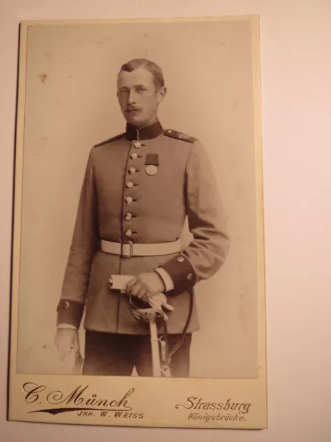 Strassburg - stehender Soldat in Uniform Orden Säbel - Krone auf Schulter / CDV