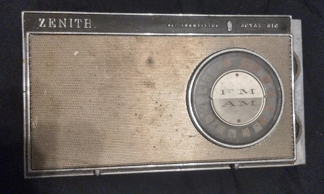 Vintage Zenith Royal 810 All Transistor Radio AM/FM Radio Made in USA Vintage Zenith Royal 810 All Transistor Radio AM/FM Radio Made in USA