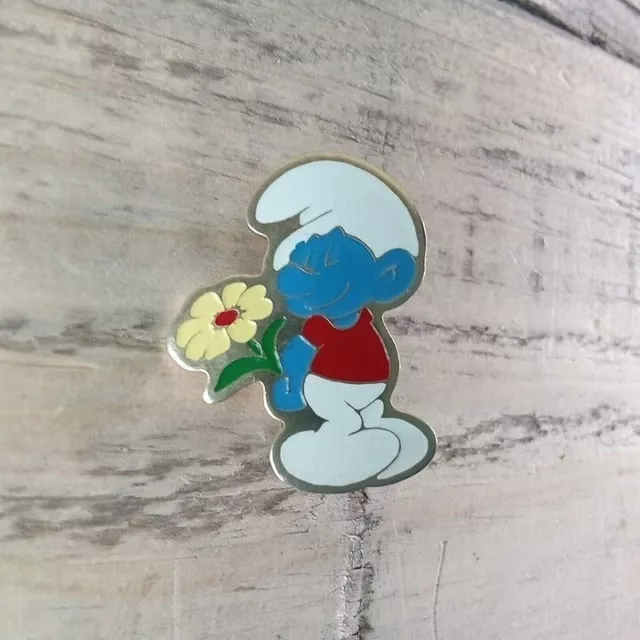 Vintage Peyo Smurf Pin Brooch Lapel Hat Gold Tone Enamel Smurf Holding Flower