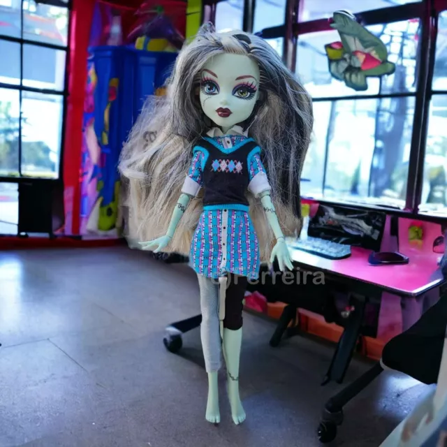 Mattel Monster High Frankie's Day Out Doll G3 FRANKIE STEIN 2023 NEW! –  Brickbrats.biz