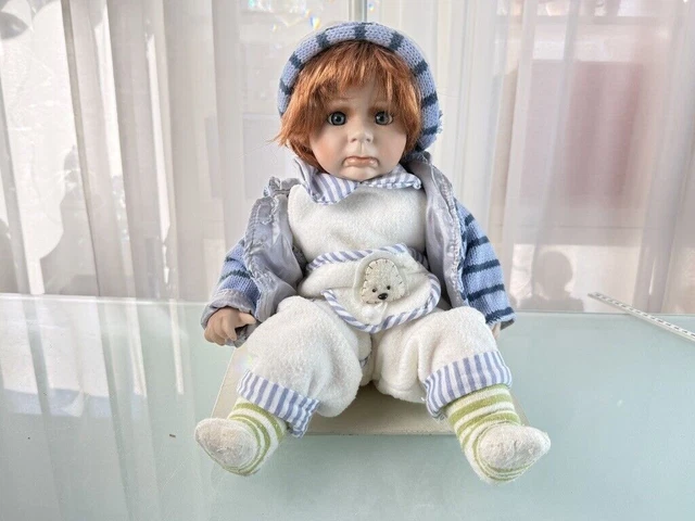 Poupée d'artiste poupée de collection en porcelaine 50 cm. Excellent état