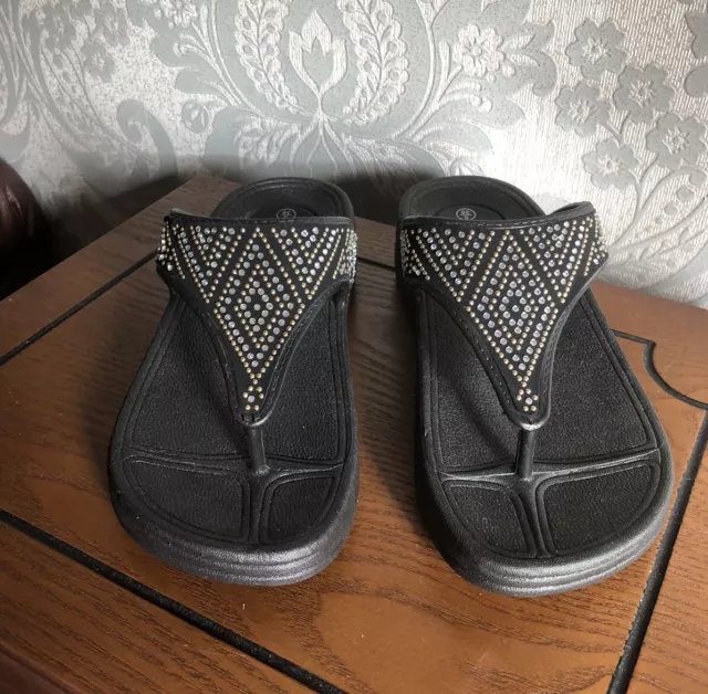 Be You womens Toe Post Black Rhinestone Upper Flip Flop Sandals Size 5