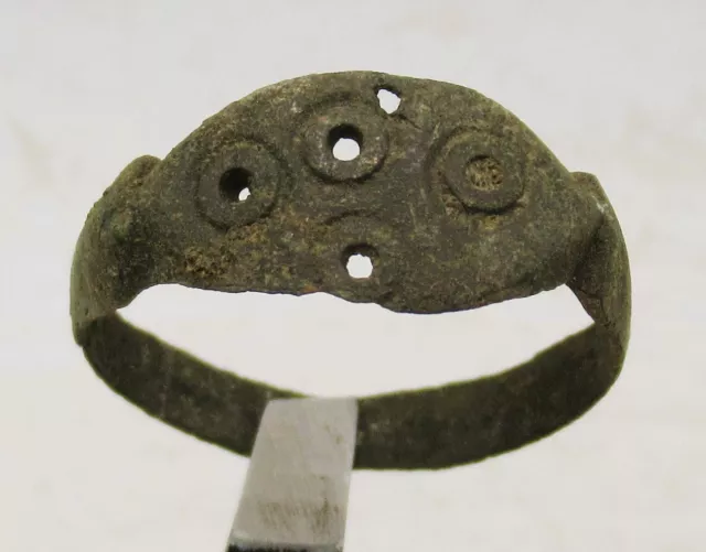 A2 Ancient Roman Bronze Ring With Ring And Dot Motifs Excellent Condition