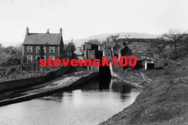 Photo 6 x 4 The Glamorganshire canal, Treble locks in Taffswell, Wales c.1940.