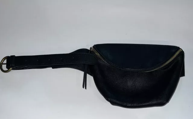 NEW UNIVERSAL THREAD Faux Leather Zip Closure Belt Waist Bag Black Fanny Pack 3