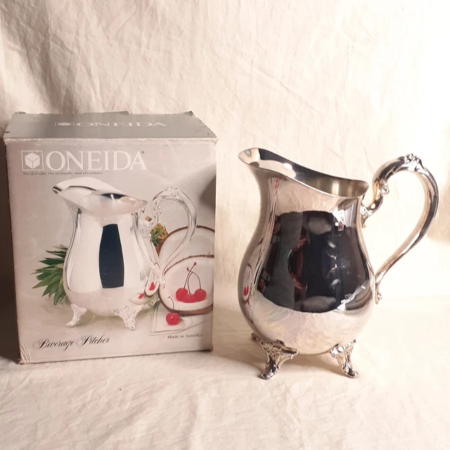 Oneida Silverplate Beverage Pitcher 0717 WITH ICE LIP and box