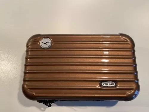 RIMOWA First Class Lufthansa Amenity Kit Hellbraun Metallic