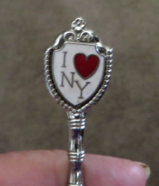 "I Love NY" New York Vtg. Souvenir Round Scalloped Spoon w Etching, Collectible