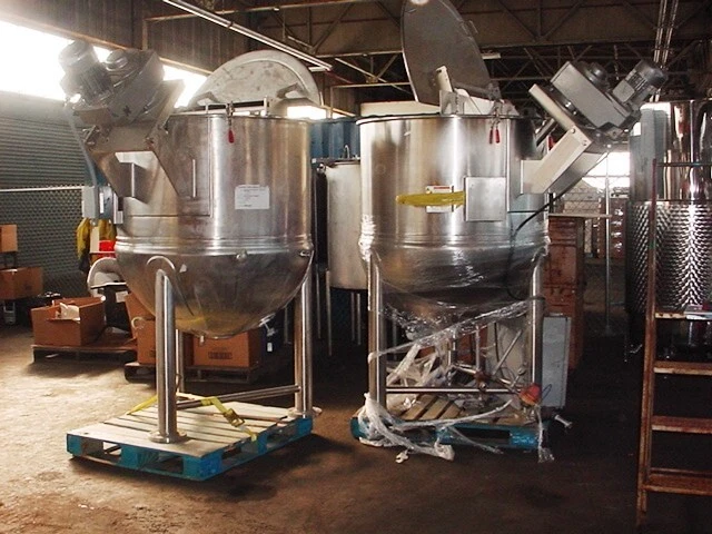 200 gallon LEE METAL SS JACKETED KETTLE ANGLED SWEEP AGITATOR 90 psi 200 D7SI