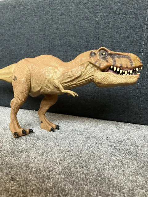 Jurassic World Tyrannosaurus Rex T Rex Chomping Dinosaur 16” Hasbro