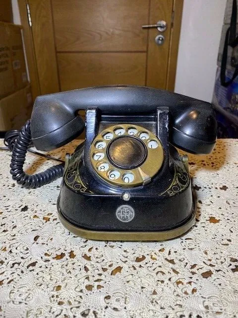 Vintage 1950's Telephone with Carry Handle. Bell Telephone - MFG Company RTT-56