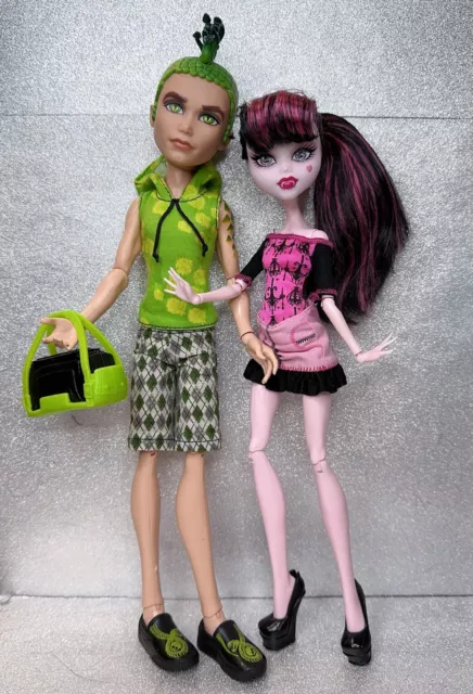 Y0396 - Draculaura Monster High - Scaris Coleção City Of Frights - Fantasy  Play Brinquedos Tudo em Playground 