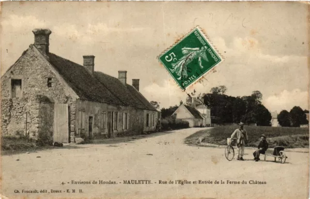 CPA MAULETTE Rue de l'Église et Entrée de la Ferme du Chateau (377220)