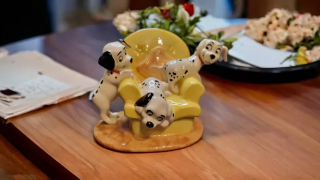 Lovely Royal Doulton 101 Dalmations Pups In The Armchair DM11