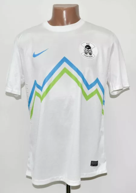 Slovenia Match Un Worn Special 2011/2012 Home Football Shirt Nike #10 Size L