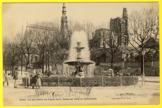 cpa 89 - SENS (Yonne) Le JET d' EAU du TAPIS VERT HÔTEL de VILLE et CATHEDRALE