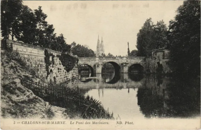 CPA CHALONS-sur-MARNE - Le Pont des Mariniers (126123)