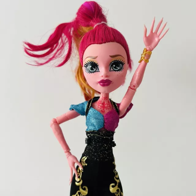 Monster High 13 Wishes Gigi Grant Doll With Clothes/Accessories. *No Stand Genie