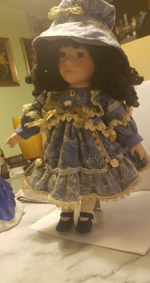 Vintage  COLLECTION PORCELAIN Collectors Doll Leonado Kneeling Standing brunette