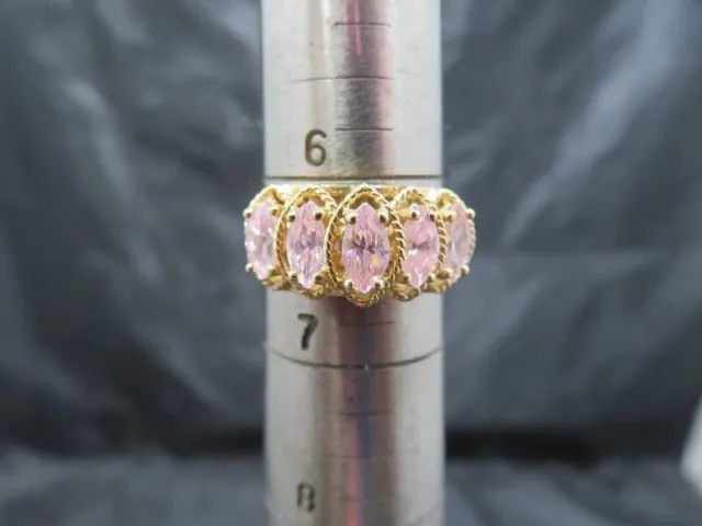 10Kt Gold Ring with 5 Pink Stones 2.54 grams Size 6 1/2
